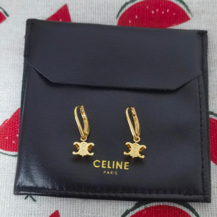 CELINE トリオンフモチーフ ピアス