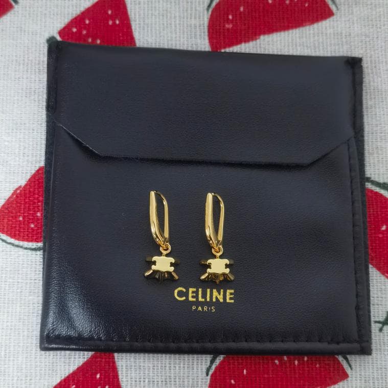 CELINE トリオンフモチーフ ピアス