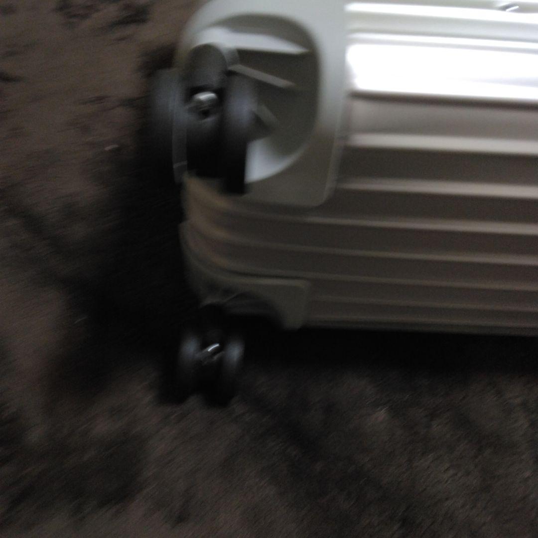 シルバー キャリーケース 中型