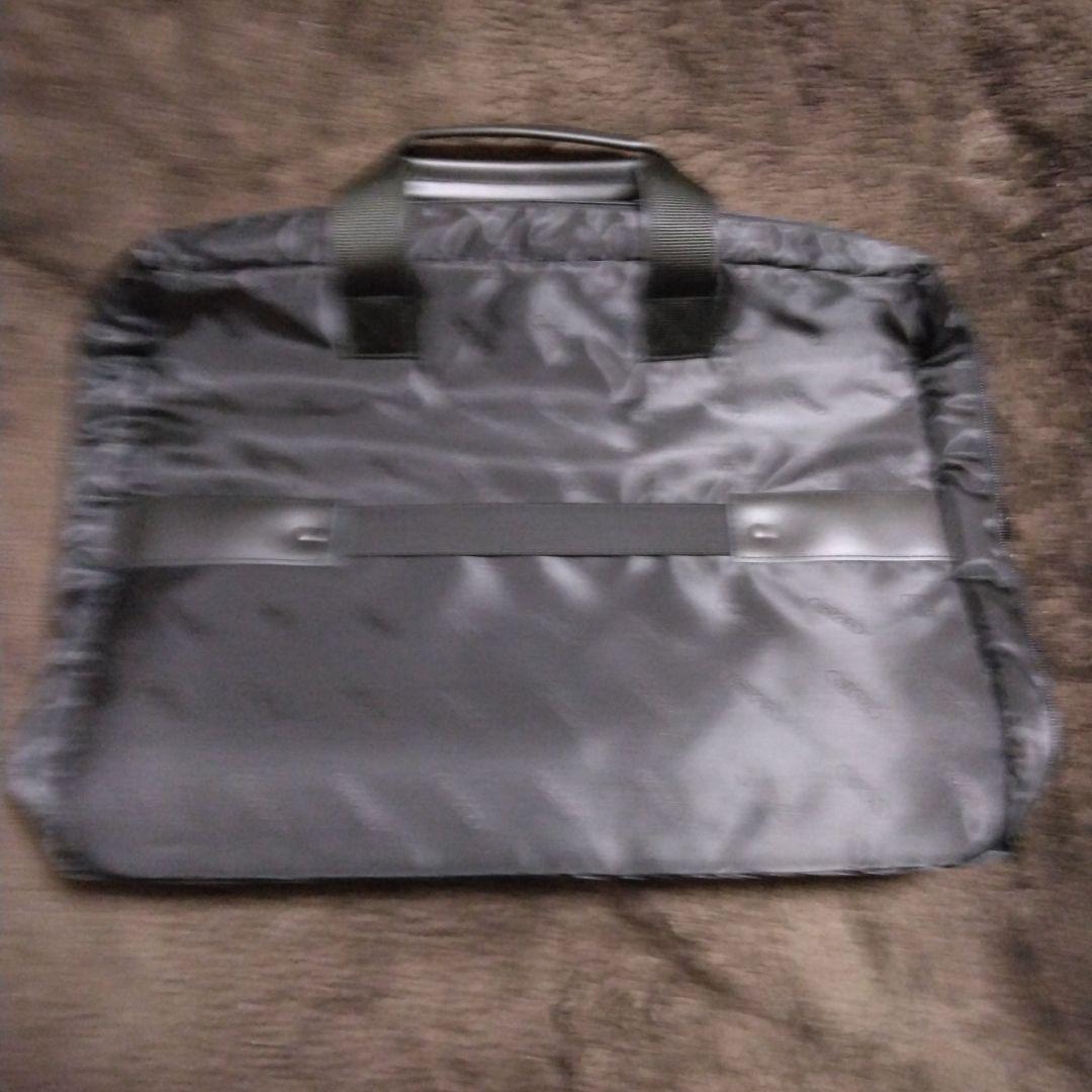 シルバー キャリーケース 中型