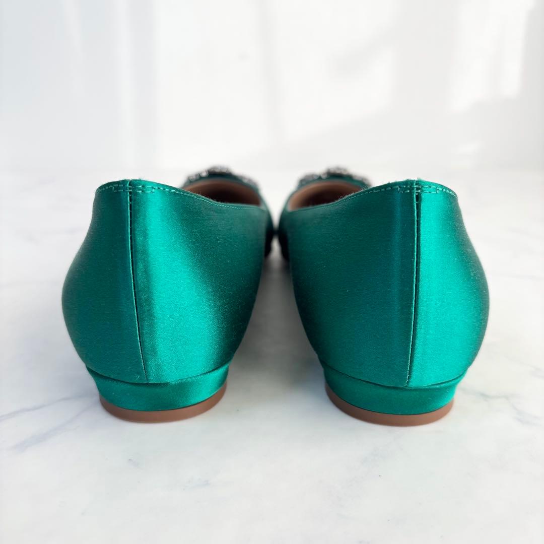 極美品 マノロブラニク 38 ハンギシ サテン フラットパンプス ビジュー 緑