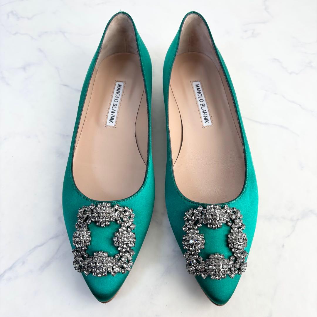 極美品 マノロブラニク 38 ハンギシ サテン フラットパンプス ビジュー 緑
