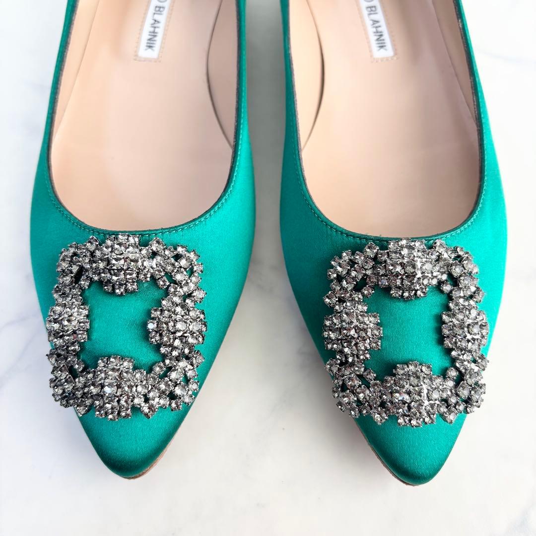 極美品 マノロブラニク 38 ハンギシ サテン フラットパンプス ビジュー 緑