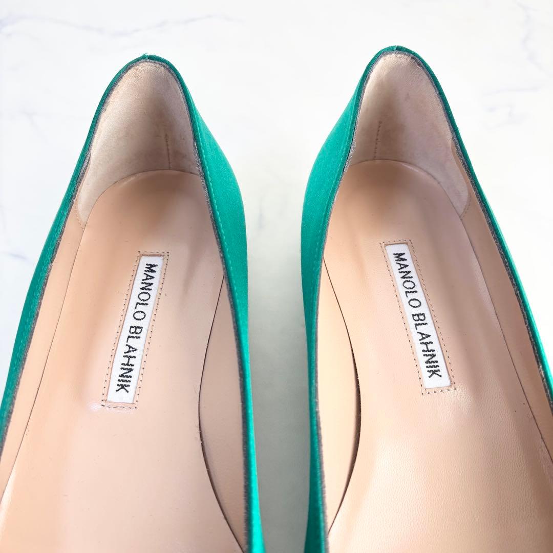 極美品 マノロブラニク 38 ハンギシ サテン フラットパンプス ビジュー 緑
