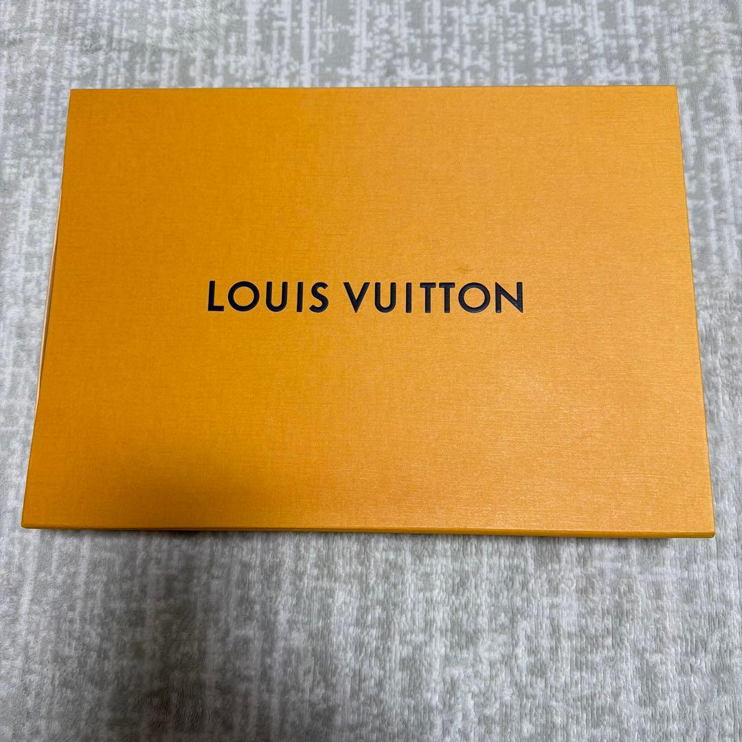 LOUIS VUITTONエシャルプ ロゴマニア マフラー 今日だけ値下げします