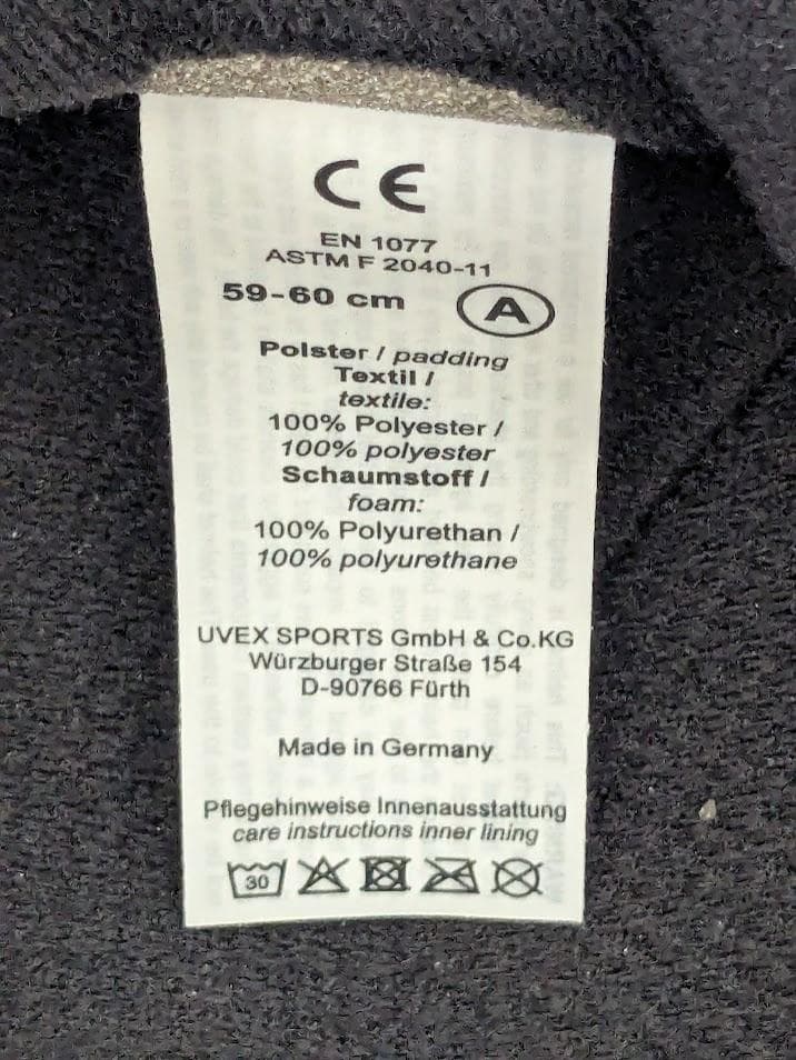 UVEX スキー用ヘルメット　FIS対応