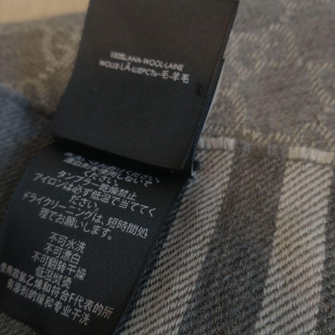 GUCCI グレー ロゴマフラー