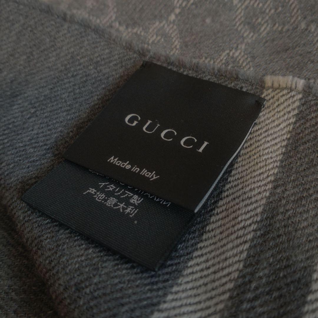 GUCCI グレー ロゴマフラー