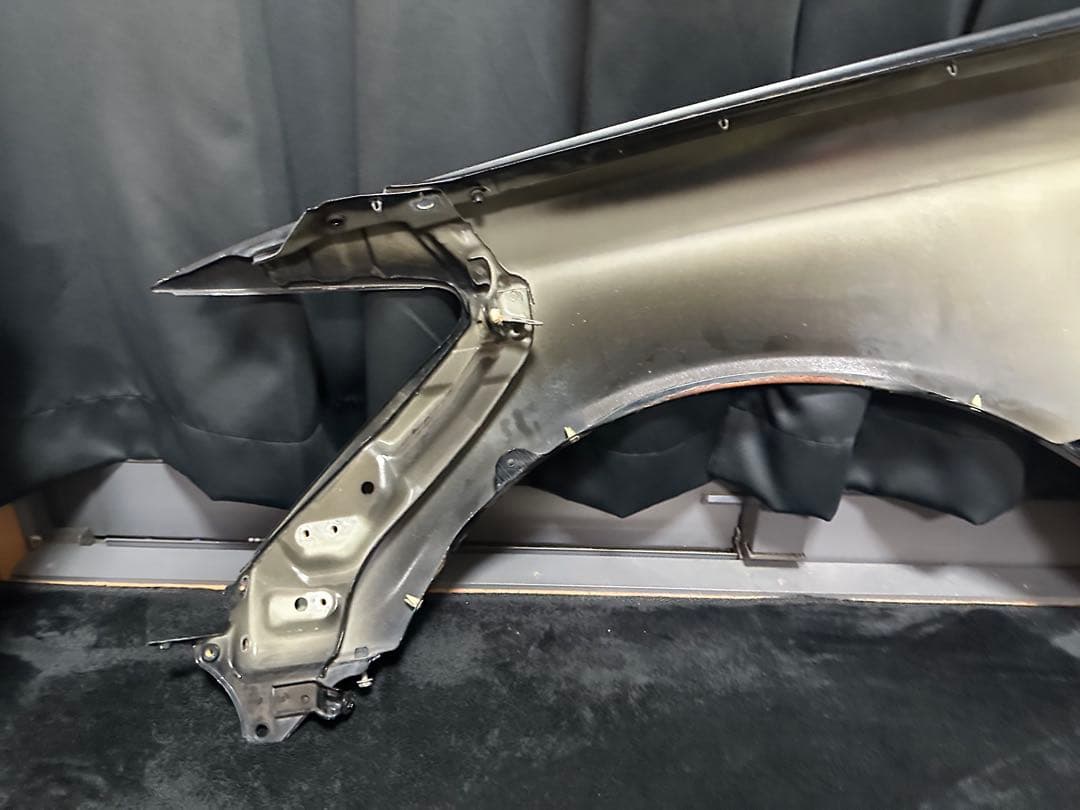 セルシオ30後期フロントフェンダー