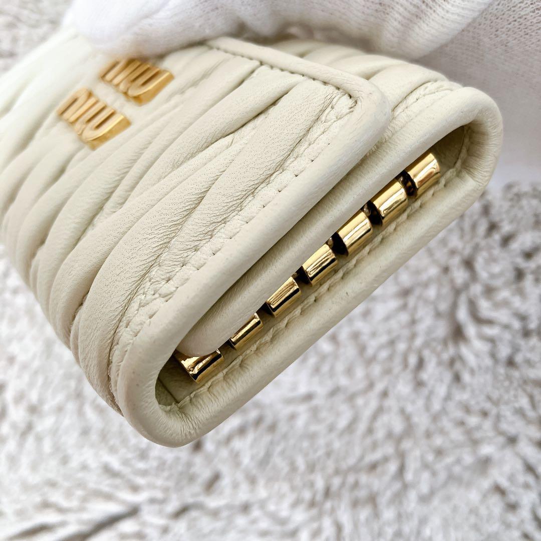 美品✨希少✨キーリング付6連キーケース ミュウミュウ マテラッセ ホワイト