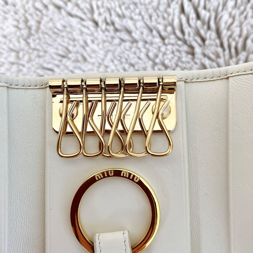 美品✨希少✨キーリング付6連キーケース ミュウミュウ マテラッセ ホワイト