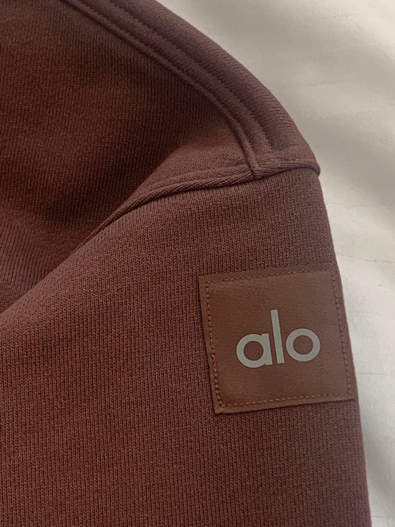 Alo Yoga ヘイジーモックネック　プルオーバー