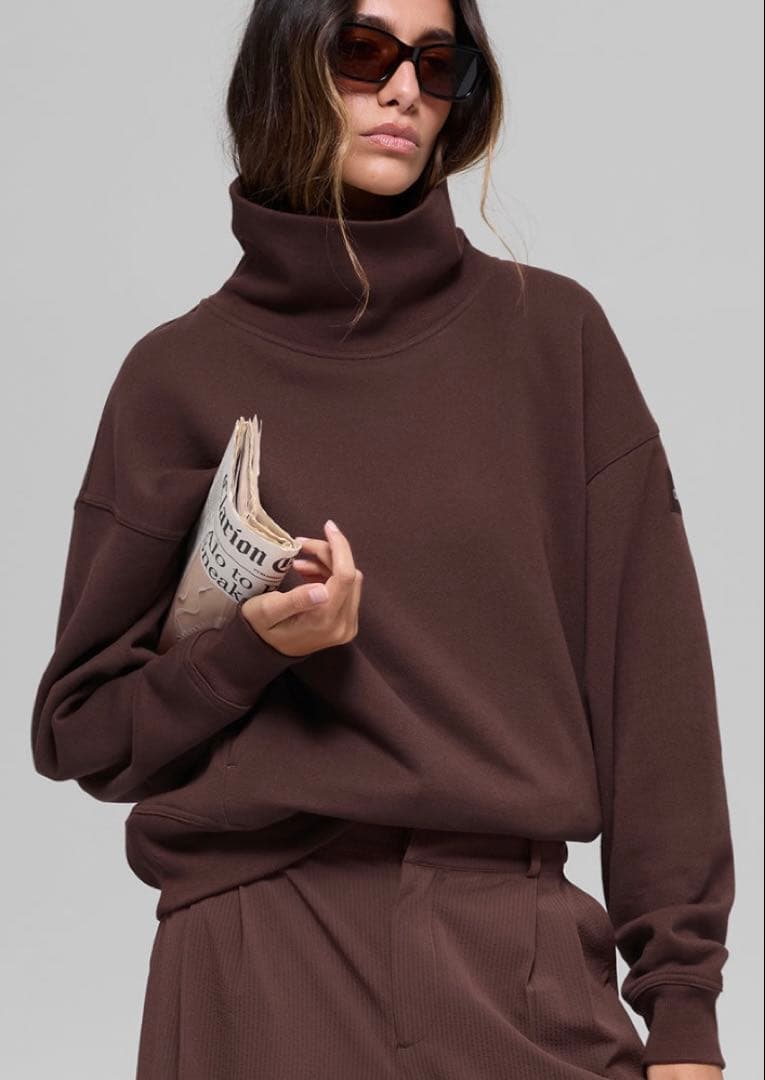 Alo Yoga ヘイジーモックネック　プルオーバー