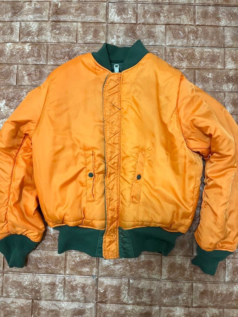 ALPHA INDUSTRIES MA−1オリーブグリーン フライトジャケット