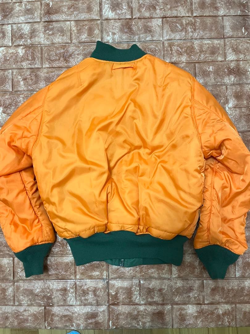 ALPHA INDUSTRIES MA−1オリーブグリーン フライトジャケット