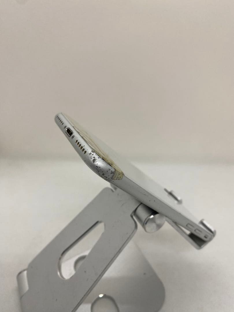 Iphone 8 64GB Sim フリー　32912