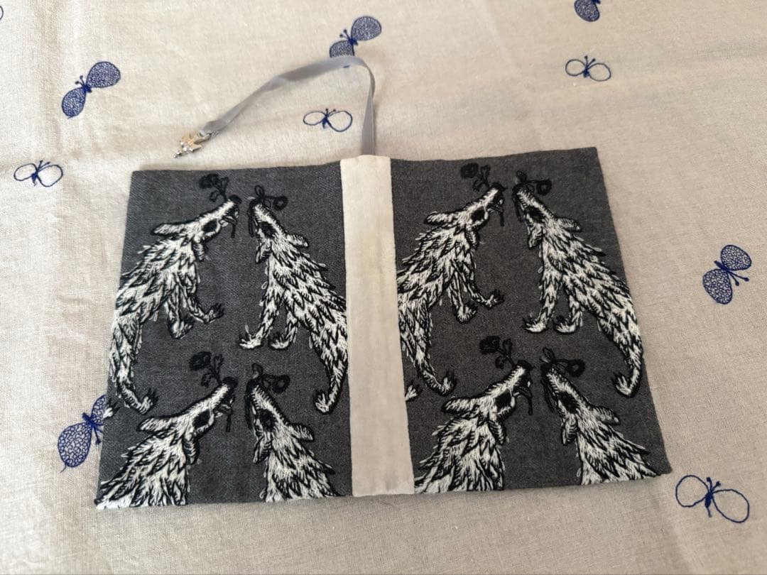 ミナペルホネン wolf & flowerブックカバー