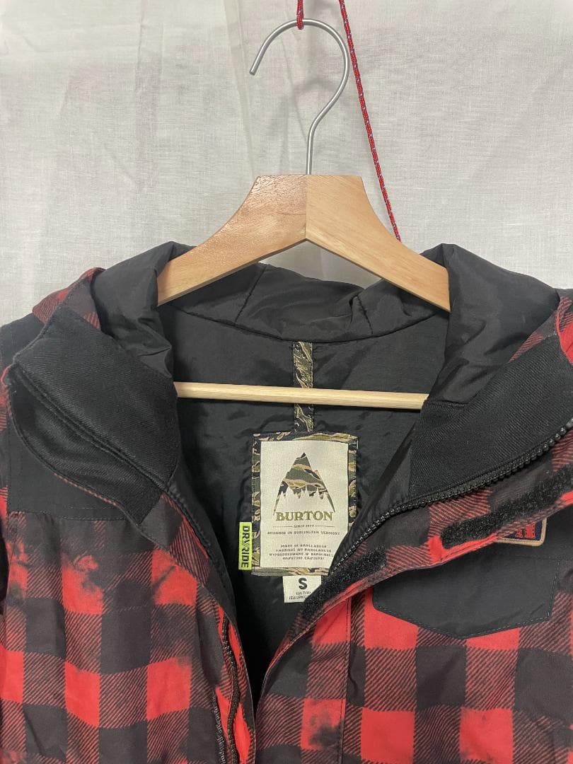 ＢＵＲＴＯＮ　キッズスノーウエア　上下セット