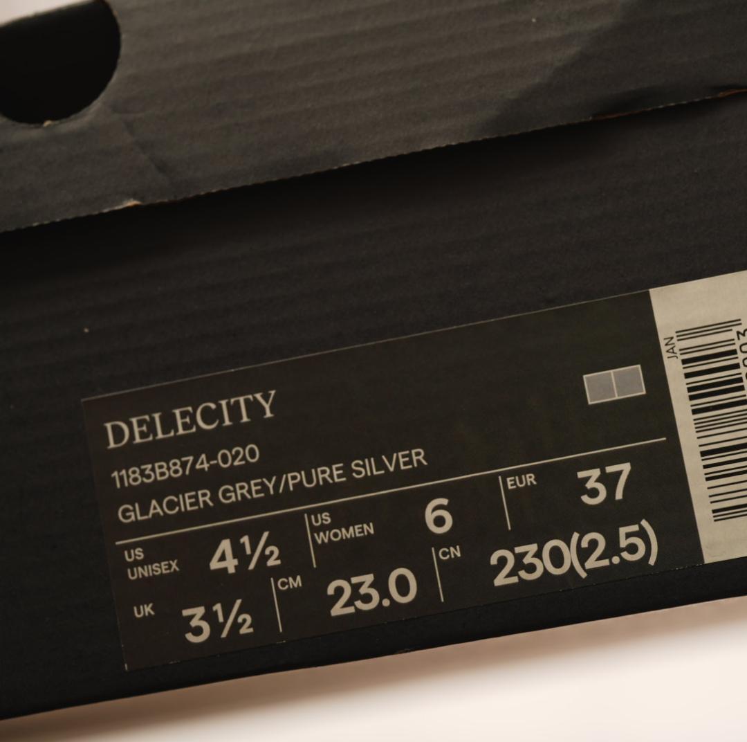 美品 Onitsuka Tiger DELECITY 23cm