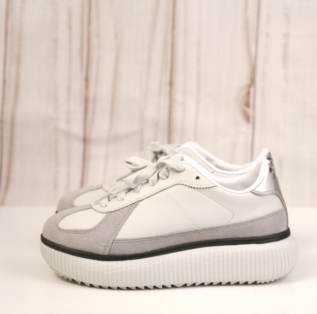 美品 Onitsuka Tiger DELECITY 23cm