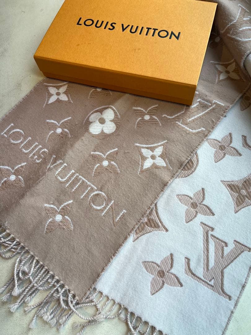 【美品】LOUIS VUITTON マフラー LVエセンシャル シャイン