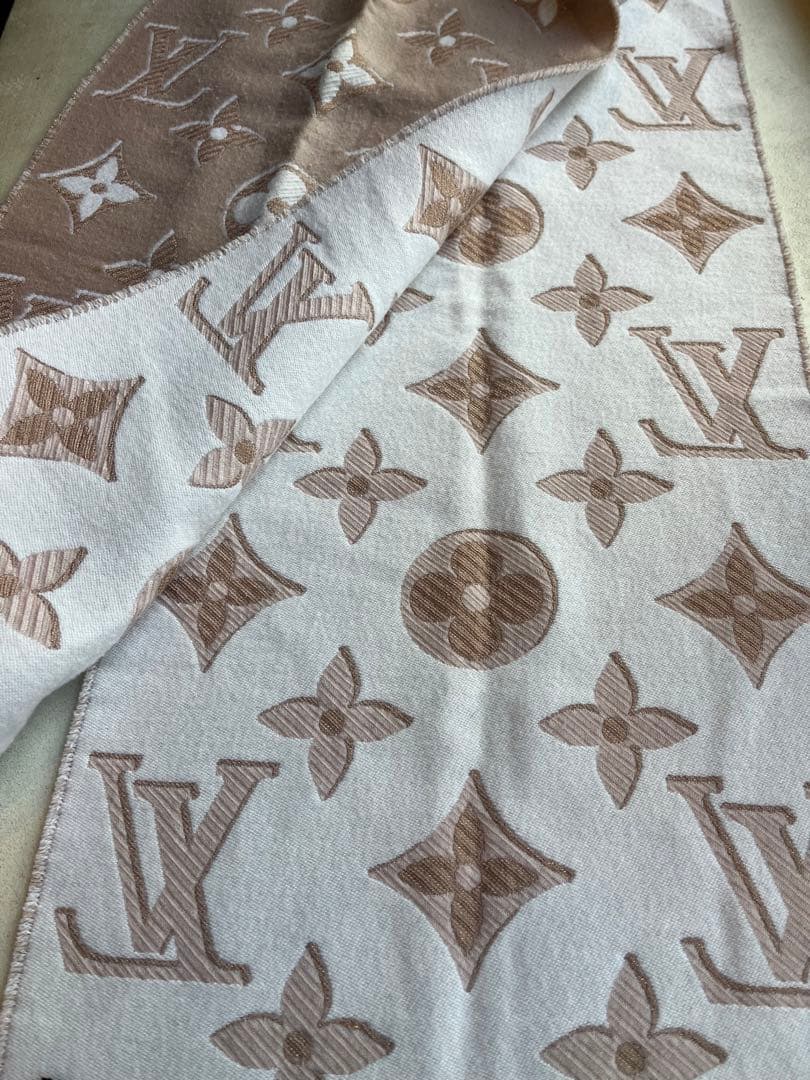 【美品】LOUIS VUITTON マフラー LVエセンシャル シャイン