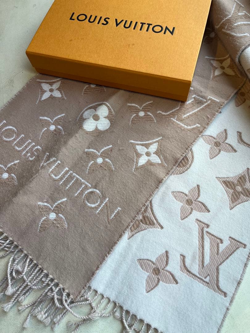 【美品】LOUIS VUITTON マフラー LVエセンシャル シャイン