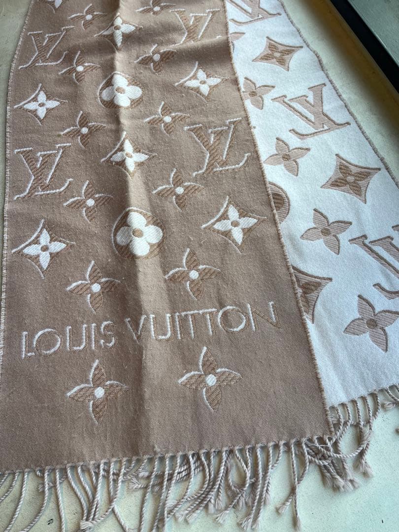 【美品】LOUIS VUITTON マフラー LVエセンシャル シャイン