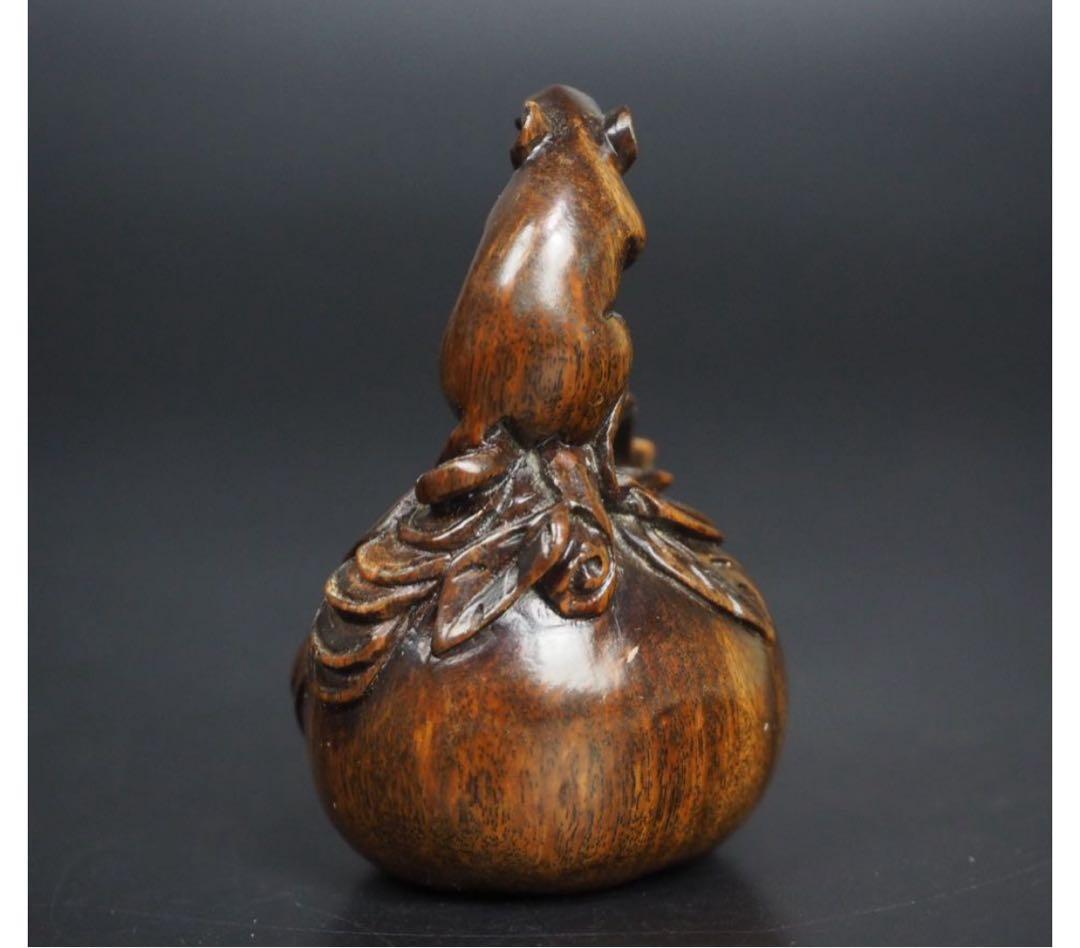 顕太郎 谷津送料無料　緑檀根付　鼠　提げ物　『中山』銘 縁起物