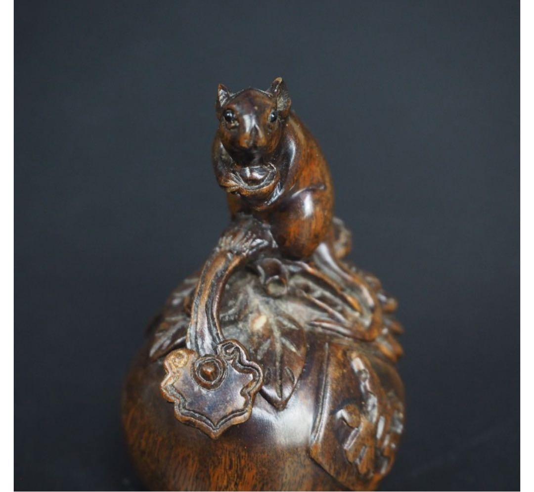 顕太郎 谷津送料無料　緑檀根付　鼠　提げ物　『中山』銘 縁起物