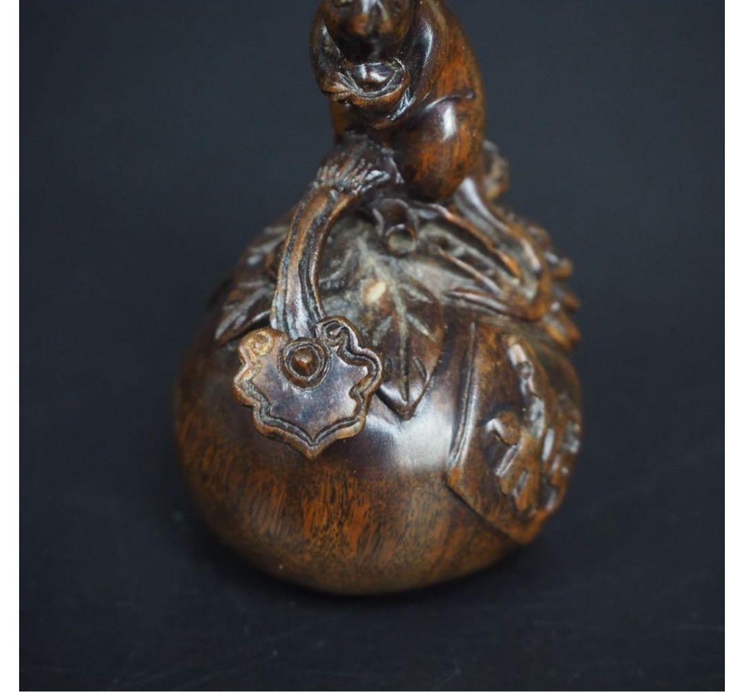 顕太郎 谷津送料無料　緑檀根付　鼠　提げ物　『中山』銘 縁起物