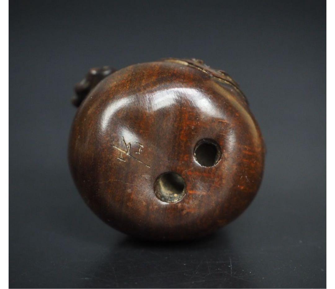 顕太郎 谷津送料無料　緑檀根付　鼠　提げ物　『中山』銘 縁起物