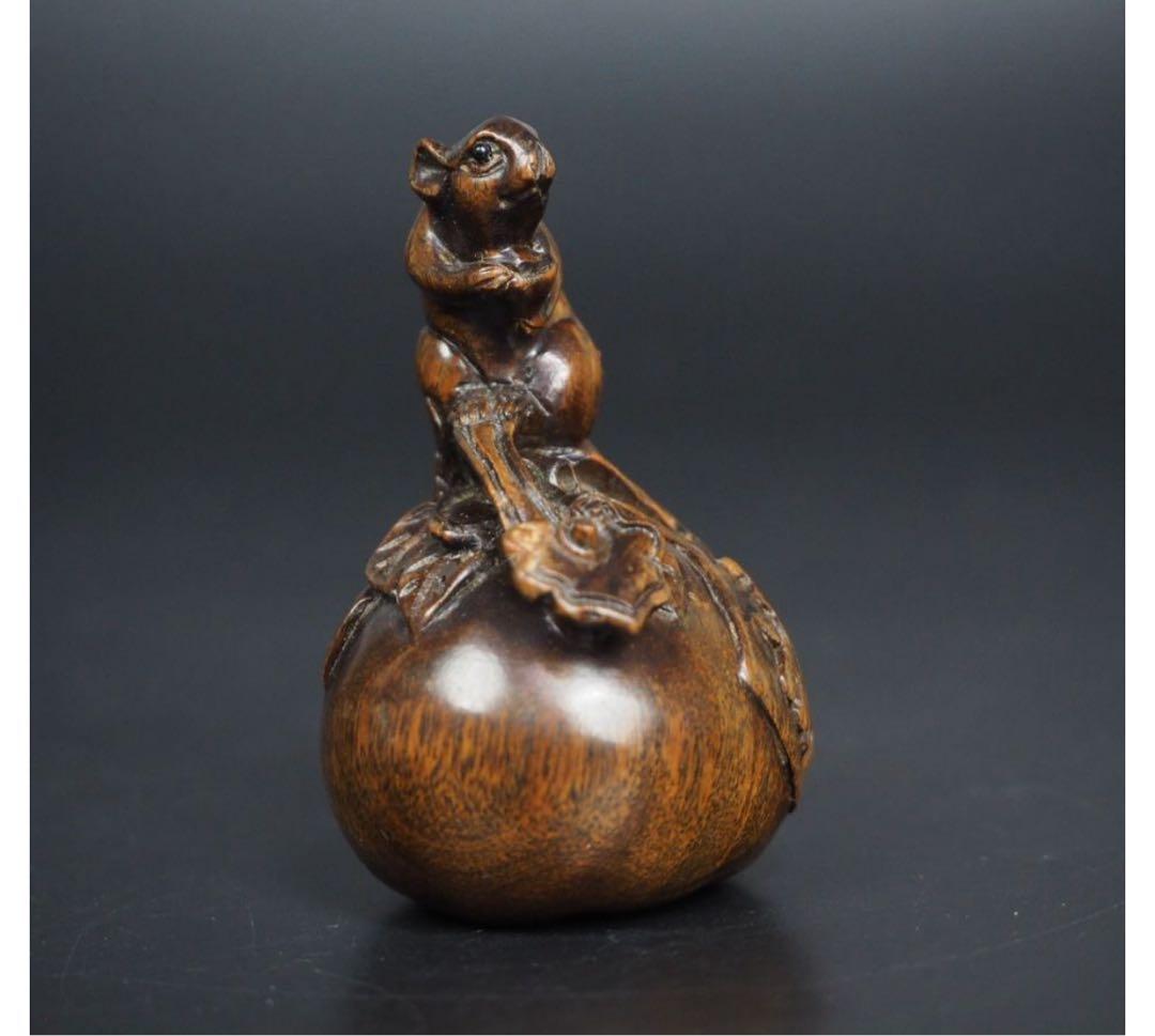 顕太郎 谷津送料無料　緑檀根付　鼠　提げ物　『中山』銘 縁起物