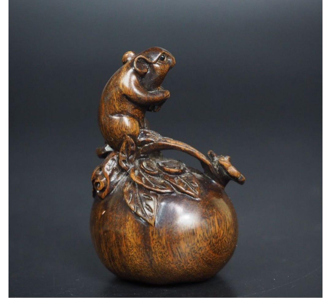 顕太郎 谷津送料無料　緑檀根付　鼠　提げ物　『中山』銘 縁起物