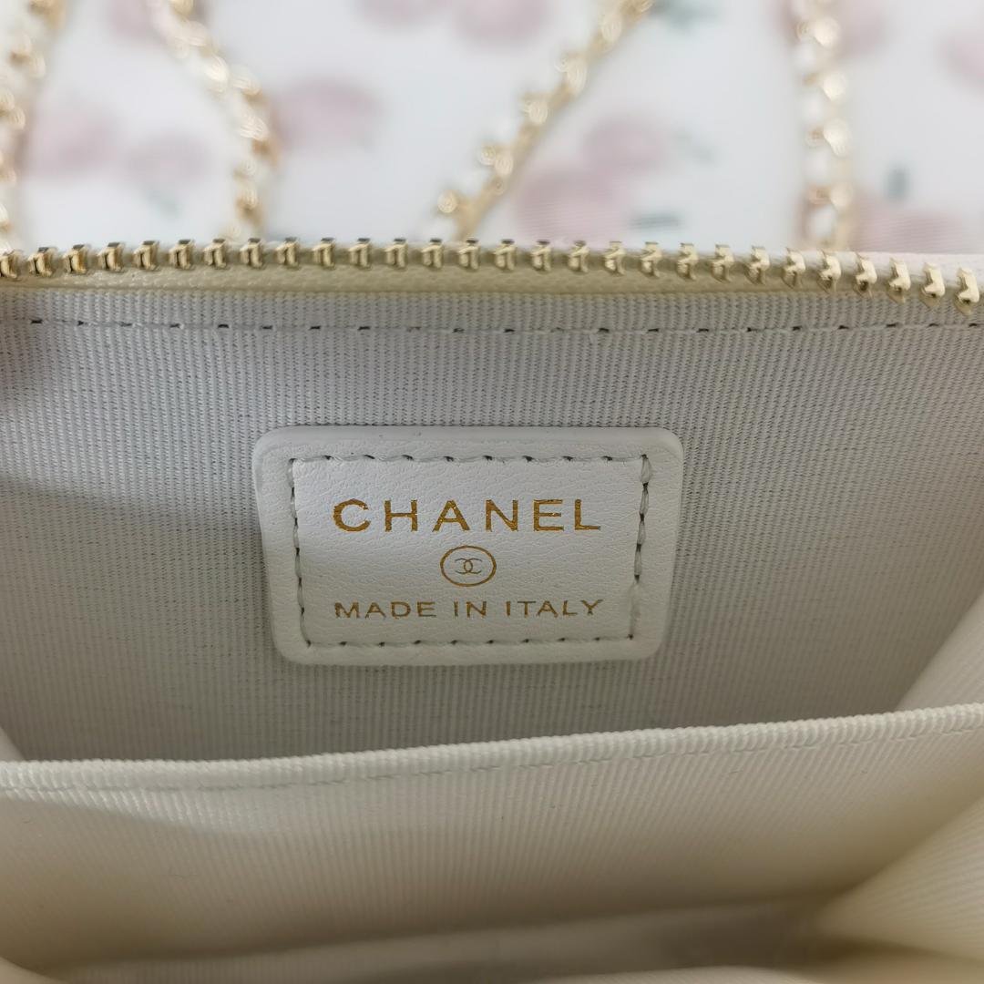 ホワイト ミニチェーンウォレット