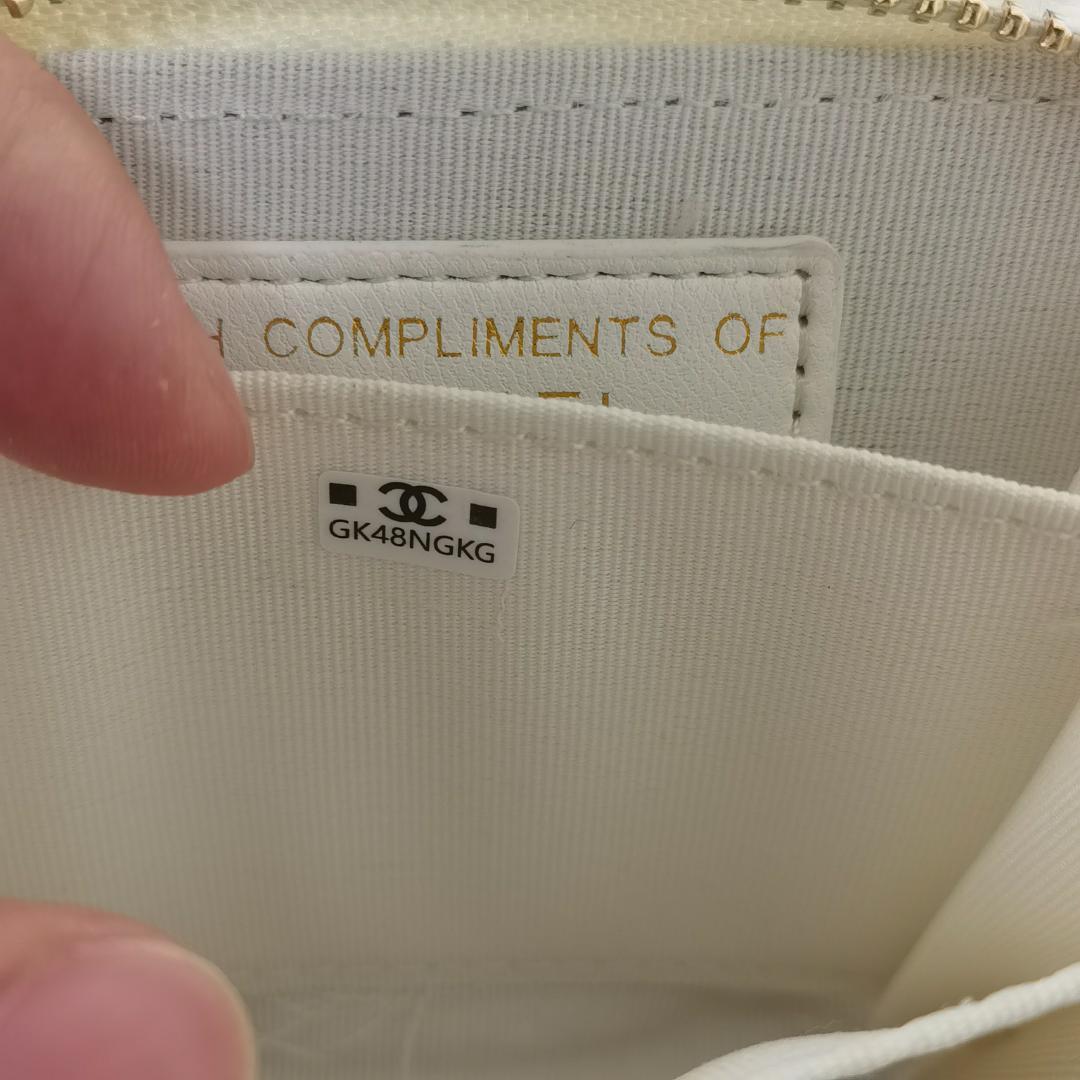 ホワイト ミニチェーンウォレット