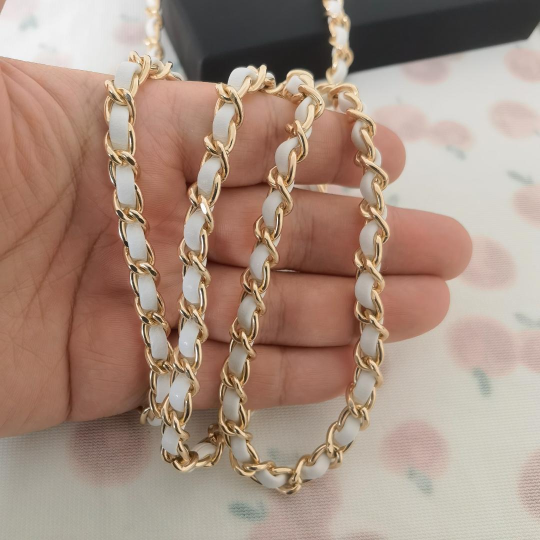 ホワイト ミニチェーンウォレット