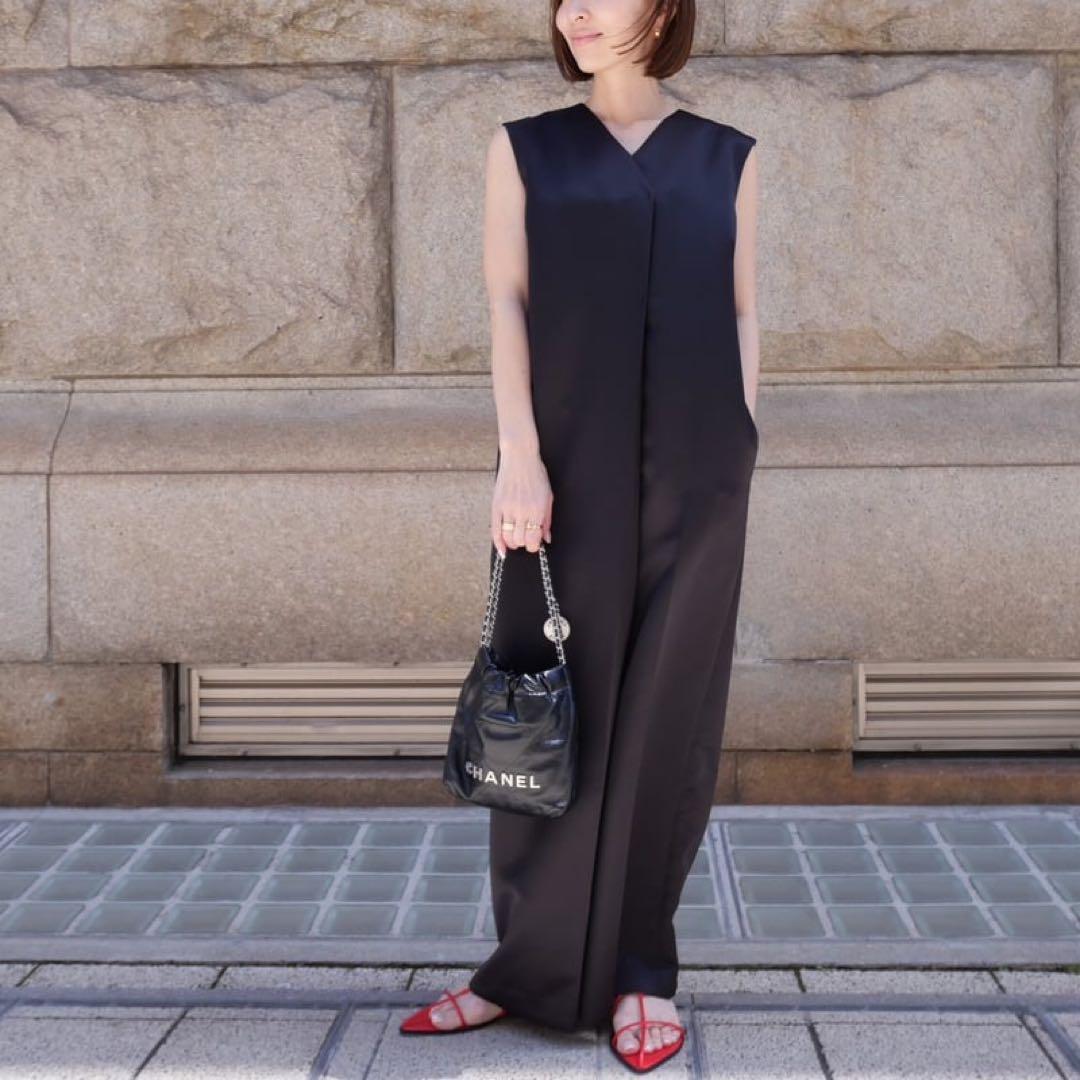 美品　Heve　レディース　サテン　オールインワン　M　ブラック