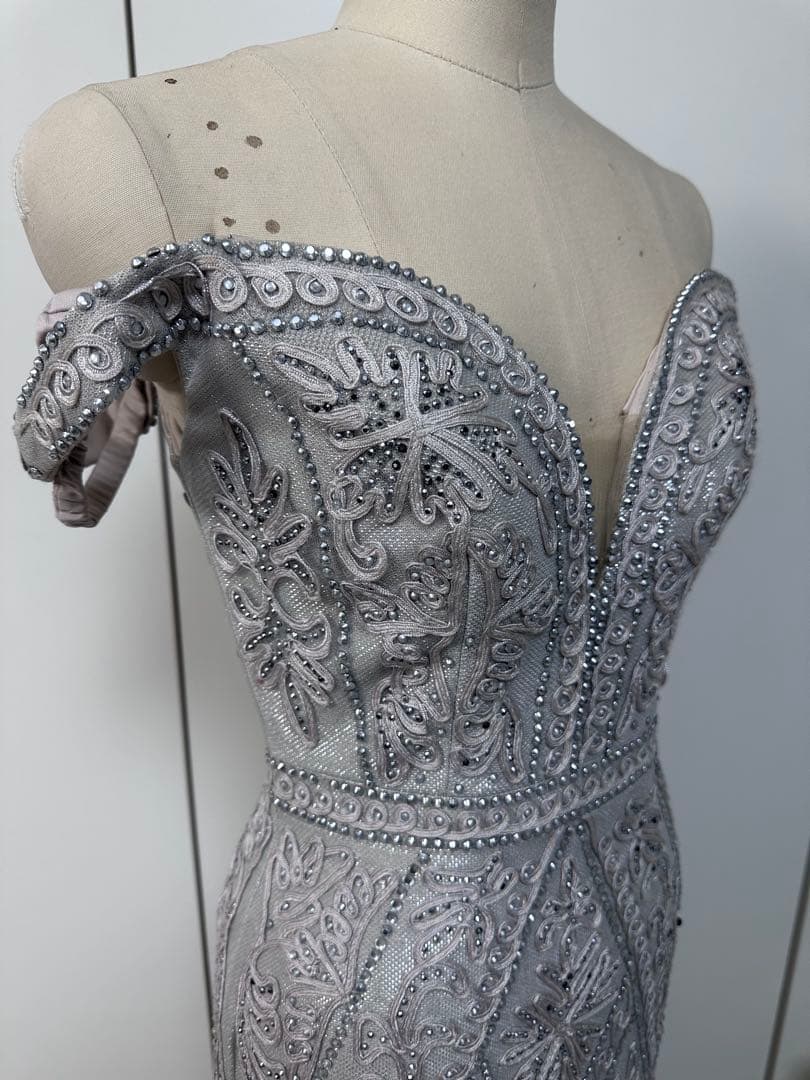 ビーズ装飾オフショルダーマーメイドドレス