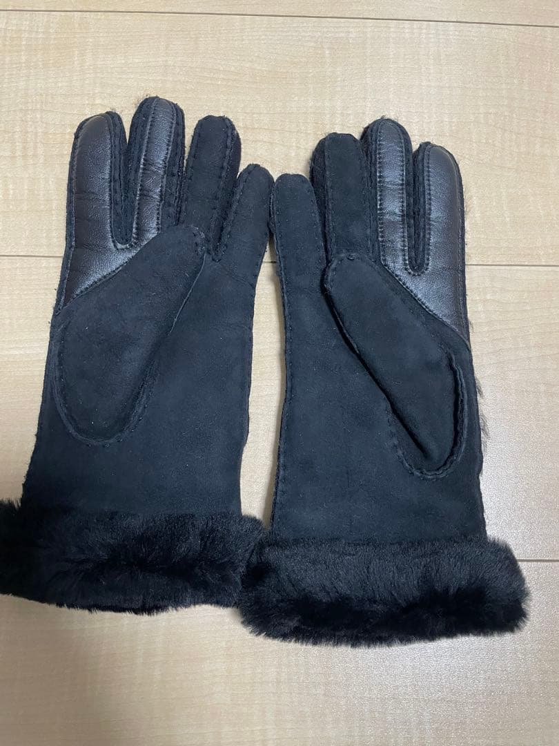 UGG シープスキンシームド グローブMブラック