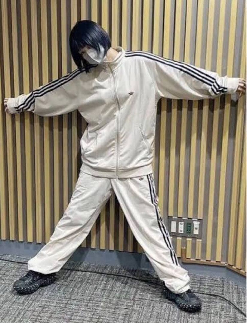 希少 adidasトラックジャケット ヨンジュン、あのちゃん 着用モデル