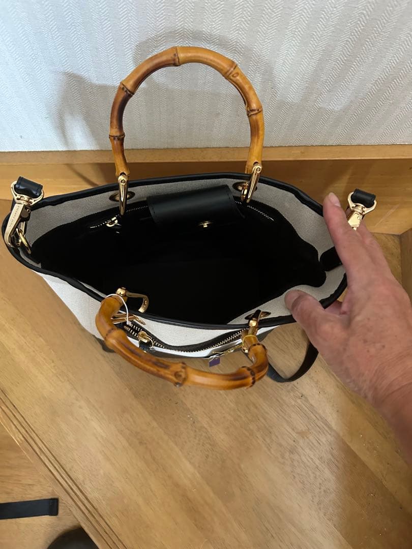 【新品未使用】VIOLA D'OROバンブーハンドルトートバッグベージュブラック