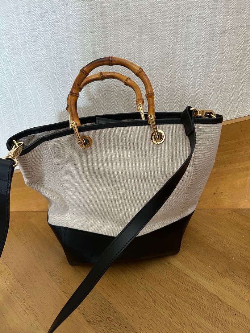 【新品未使用】VIOLA D'OROバンブーハンドルトートバッグベージュブラック