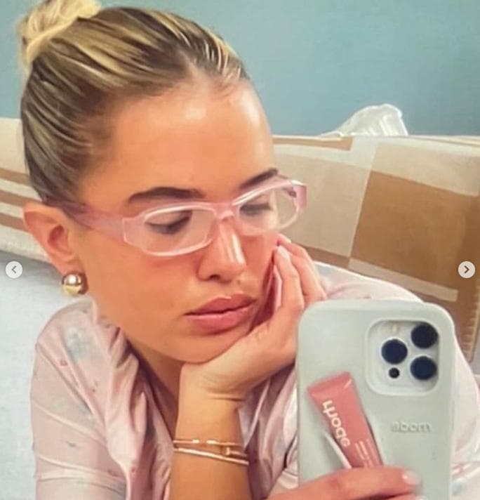 ヘイリー RHODE iPhone 14pro MAX ケース ＋ リップ１本