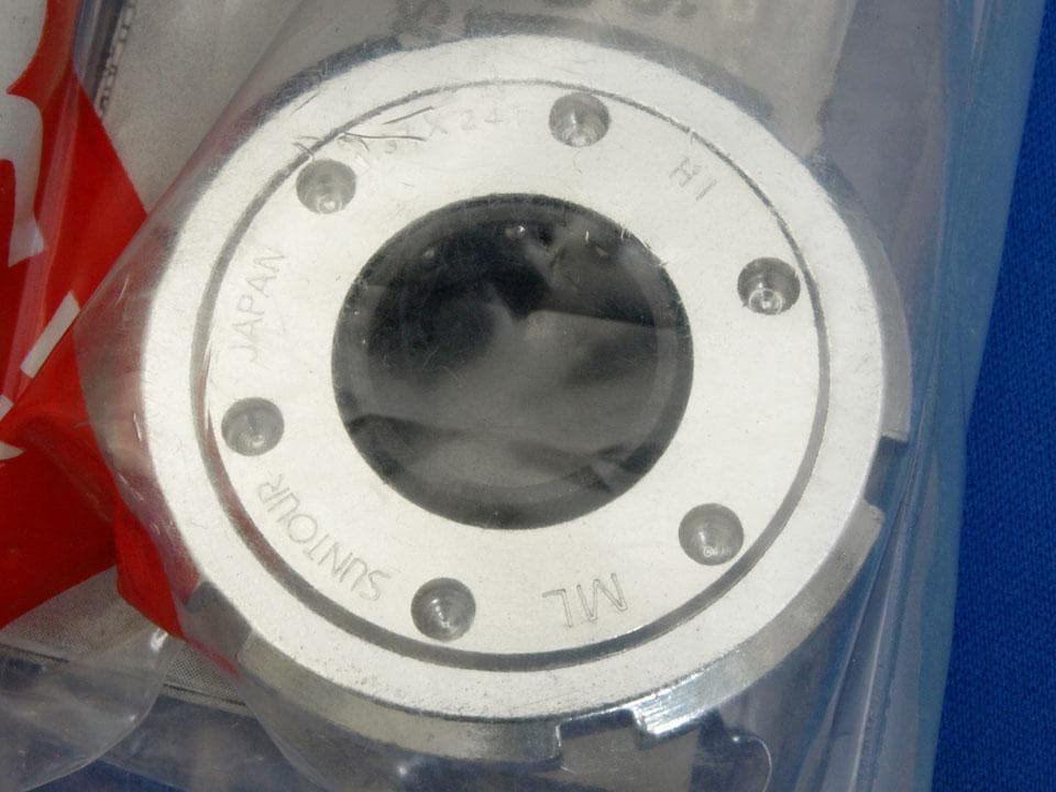 サンツアー（SunTour）ボトム ブラケット スクエアーテーパー 新品未使用品