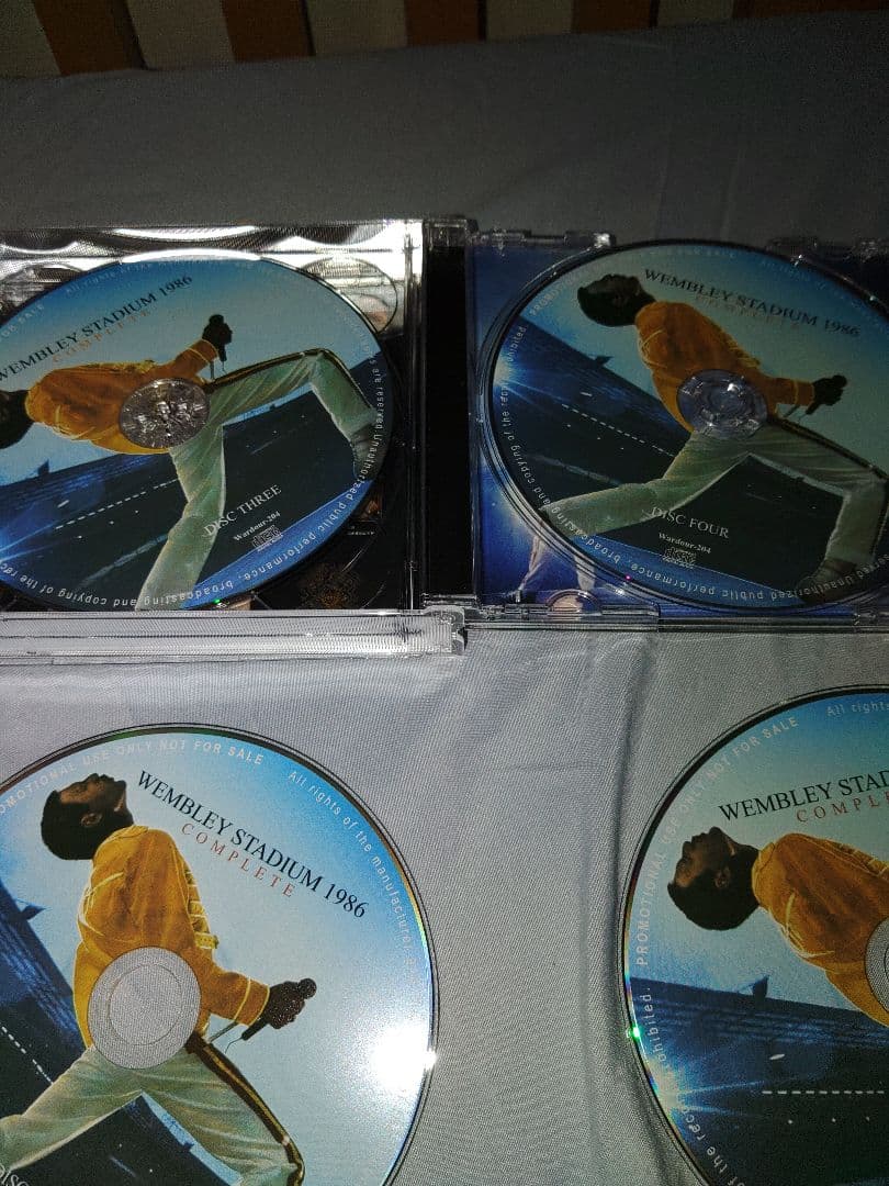 フレディ・マーキュリー追悼ライブパンフレット　ウェンブリースタジアム完全版CD