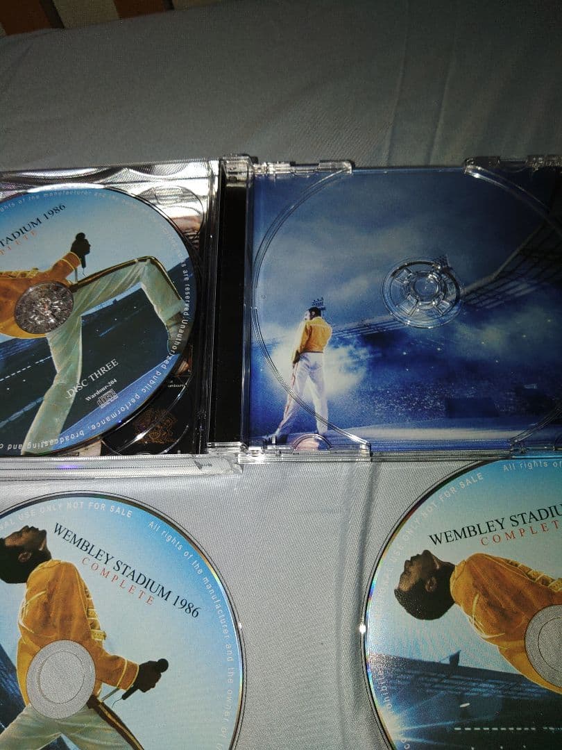 フレディ・マーキュリー追悼ライブパンフレット　ウェンブリースタジアム完全版CD