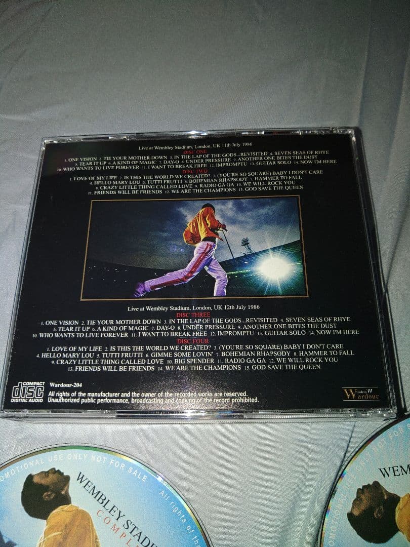 フレディ・マーキュリー追悼ライブパンフレット　ウェンブリースタジアム完全版CD