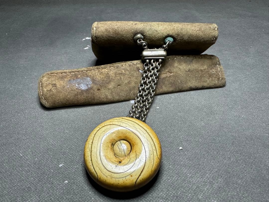 煙管入　根付　饅頭　キセル入れ　時代物 煙草道具　天然素材　アンティーク　骨董