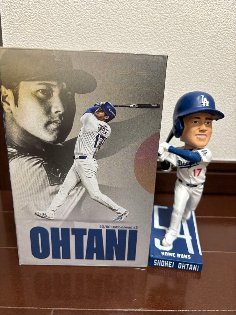 8/27スタジアム限定 大谷翔平50/5ボブルヘッドとANAのピンバッジ付き